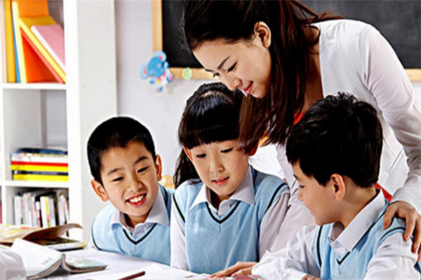 东方金字塔儿童潜能培训